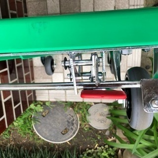 トラスト中山、ブレーキ付き台車。