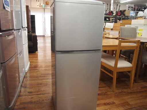 2012年製 137L 2ドア冷蔵庫 ！
