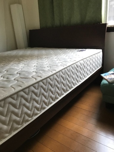 ほぼ新品の落ち着きのあるベット(フレームのみ)