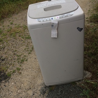 古い洗濯機ですが、2週間前まで現役で使っていました。