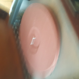 昭和レトロな雰囲気の「蓄音機」はいかがでしょうか。