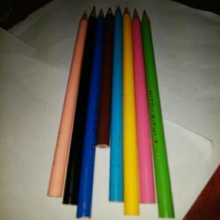 色鉛筆8本
