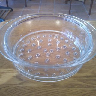 ガラスの穴あき皿