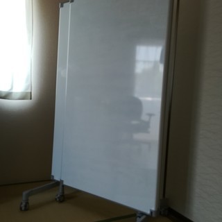 ■中古超希少■限定1台■格安【3連ホワイトボード】【自立式】【キャスター付】【2016年製】パーテーション・目隠し代わりにも使えます。
