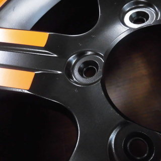 オレンジ×ブラックでインパクト絶大！！派手になりました！！ジムニー純正　5.5J+22　139.7-5穴★タイヤ付き相談承ります！！