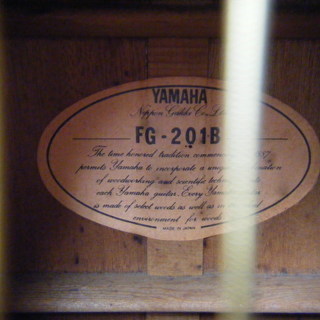 YAMAHA　FG-201B　ｵﾚﾝｼﾞﾗﾍﾞﾙ 