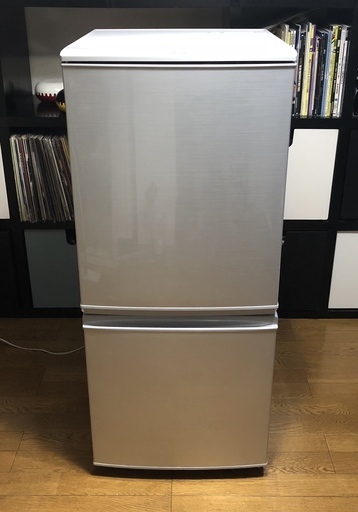 2016年製 SHARP 137L 冷蔵庫 つけかえどっちもドア