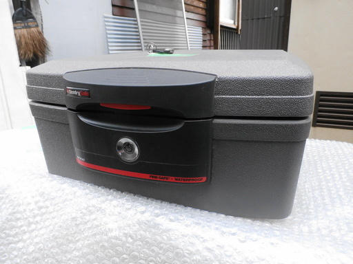 ポータブル耐火・防水保管庫【中古美品】
