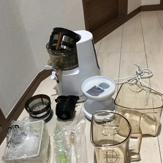 ヒューロム H2H-WWA11 白。スロージューサー