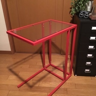レア商品 IKEAのガラスサイドテーブル(中古)