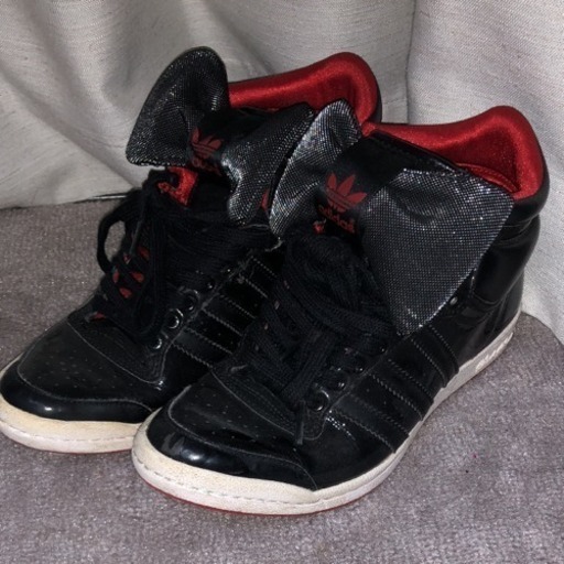 adidasスニーカー