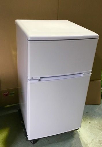 ＜超美品＞ユーイング 88L 2ドア冷蔵庫（直冷式） ホワイト・UR-D90H