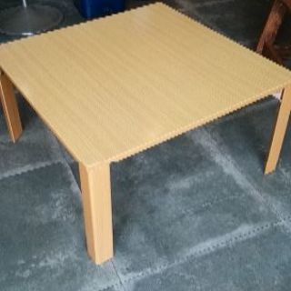 折りたたみ式木目調テーブル、お売りします。
