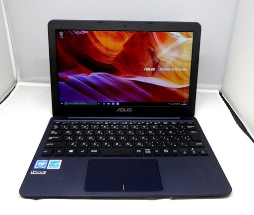 値下げ！20,000円美品☆持ち運びラクラクのノートPC超軽量980ｇ★ASUS VivoBook E200HA(Atom x5Z8350/メモリ4GB/eMMC32GB/Win10/11.6型/モバイル)