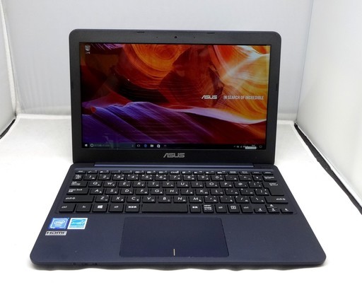 美品☆持ち運びラクラクのノートPC超軽量980ｇ★ASUS VivoBook E200HAダークブルー(Atom x5Z8300/メモリ2GB/eMMC32GB/Win10/11.6型/モバイル)