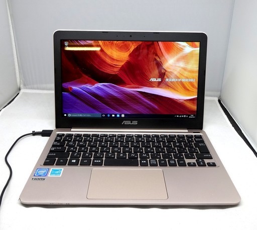 美品☆持ち運びラクラクのノートPC超軽量980ｇ★ASUS VivoBook E200HAゴールド(Atom x5Z8350/メモリ4GB/eMMC32GB/Win10/11.6型/モバイル)