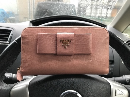 PRADA.    本物鑑定済財布