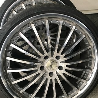 22インチタイヤ！値下げ！バリ目  ホイールおまけ取りに来られる方