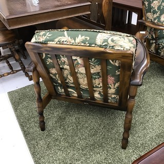 取りに来て頂ける方限定！karimoku(カリモク)のアームチェアのご紹介です！ 取りに来て頂ける方限定！karimoku(カリモク)のアームチェアのご