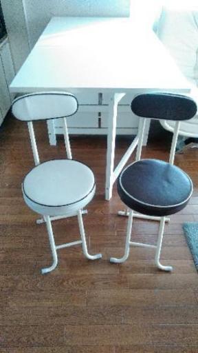 IKEA折り畳み式テーブルとパイプ椅子