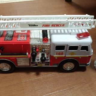 【値下】消防車玩具（ハシゴ電動、音、LED）