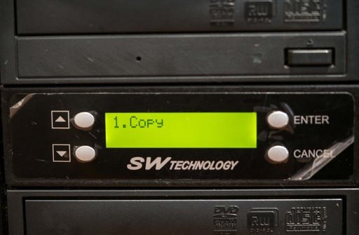 【DVDデュプリケーター】1:3で同時に3枚複製