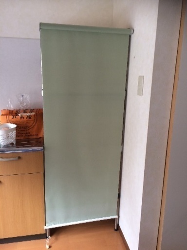 ロールスクリーン付きスチールラック あんず 目黒の収納家具 食器棚 キッチン収納 の中古あげます 譲ります ジモティーで不用品の処分