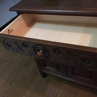 【チェスト】ナラ材  旭川家具  彫刻