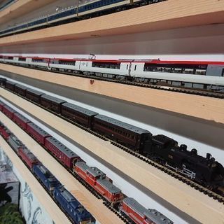 鉄道模型陳列棚作成します