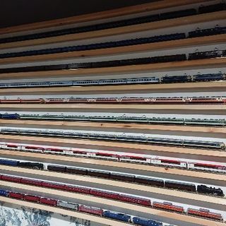 鉄道模型陳列棚作成します