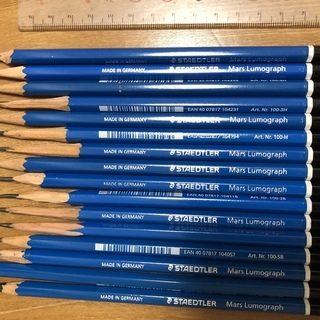 steadtlerの鉛筆、8b~6h各1本ずつセット