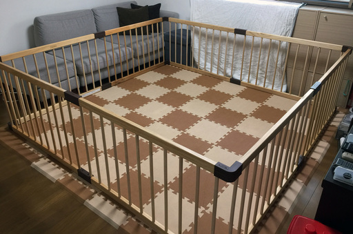 【値下げ】ファルスカ ウッドプレイペン 木製ベビーサークル 214cm x 214cm
