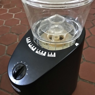 Delongi デロンギ コーン式 コーヒーグラインダー Kg364j 電動コーヒー豆挽き器 かぶ 藤沢のキッチン家電の中古あげます 譲ります ジモティーで不用品の処分