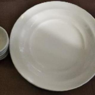 ほぼ未使用✨白い皿5枚&サラダボール5個ココット小5個セット