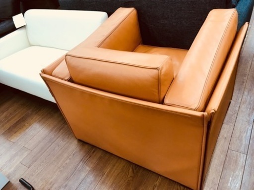 CASSINA 1人掛けレザーソファー