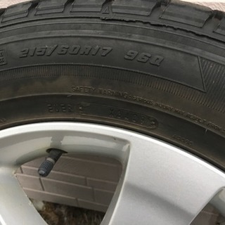 中古のハイエースのタイヤとホイールのセットです。