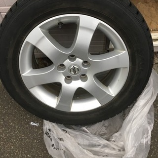 中古のハイエースのタイヤとホイールのセットです。