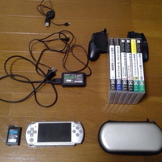 【値下げ】PSP2000シルバー（箱なし・バッテリーなし）+ソフ...