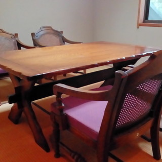 テーブルと椅子4脚【コスガ】