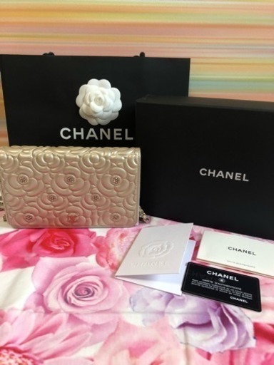CHANELカメリアクリスタルチェーンウォレット