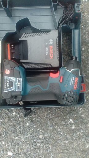 電動工具　インパクトドライバー　ボッシュBOSCH GDR 18V-LI　箱・付属品付き
