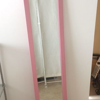 ピンクのカワイイスタンドミラー 姿見 鏡 木製フレーム 高さ約1...