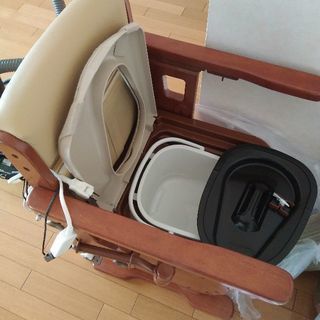 値下げ相談可能 介護用品 家具調ポータブルトイレ 脱臭機能有り 未使用 