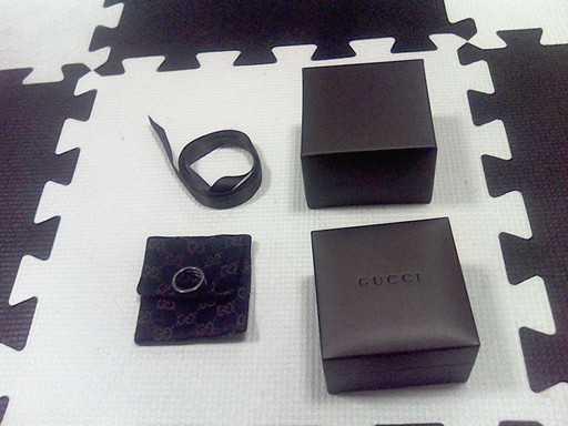 【在庫一掃】 Gucciの指輪 素人採寸サイズ9号 、箱、リボン付き 指輪
