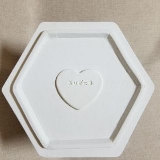 手作りの土に還るペットの骨壺
