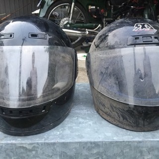 ヘルメット 二個
