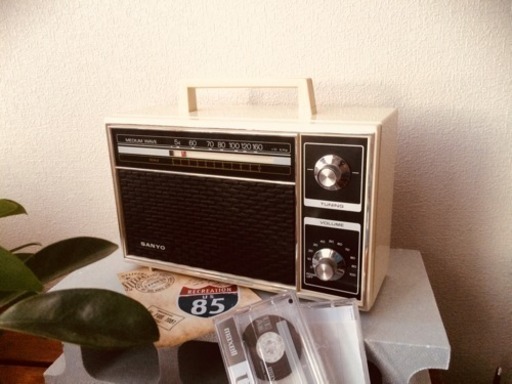 美品SANYOレトロラジオ通電OK１９７６年サンヨービンテージ家電