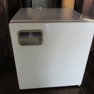 サイコロ型小型冷蔵庫　