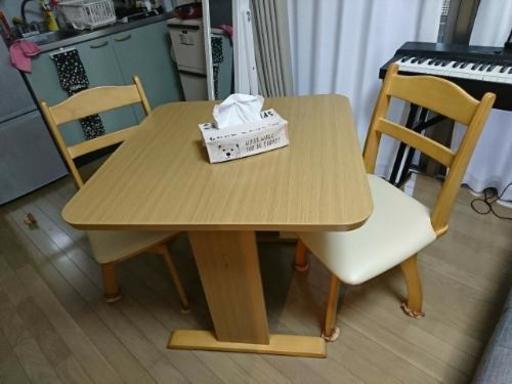 ニトリの椅子とテーブルセット7000円