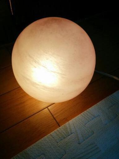 丸いオシャレなフロアライト！